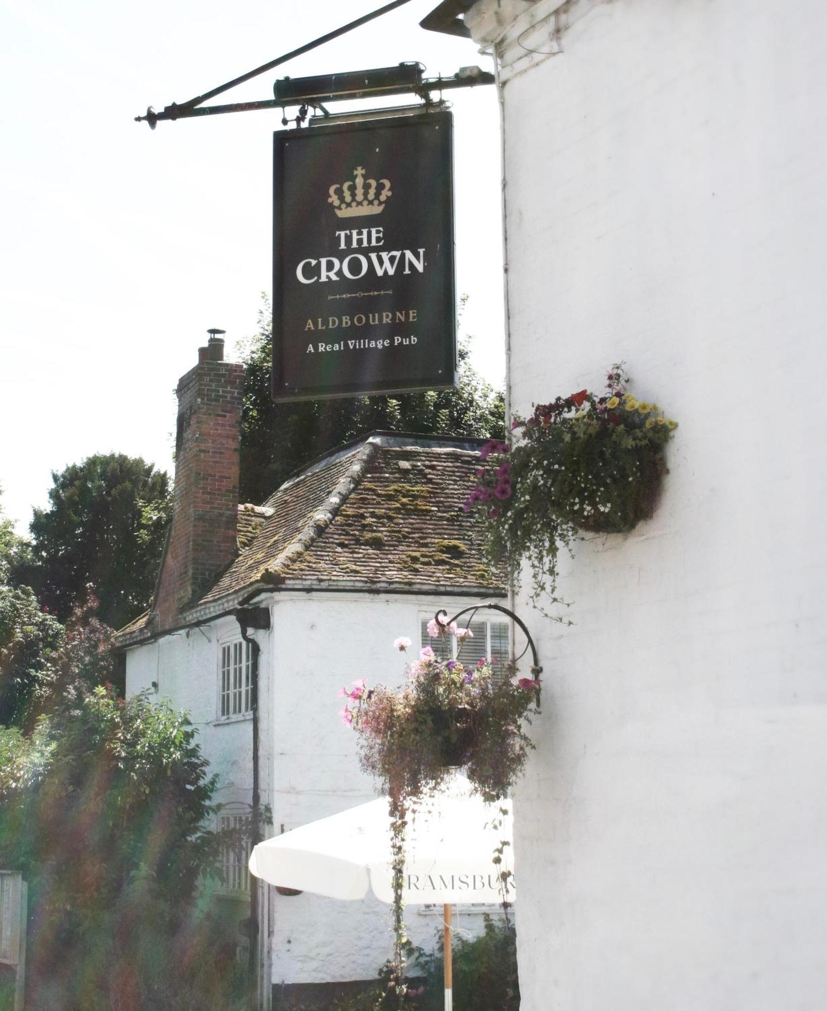 Hotel The Crown Aldbourne Extérieur photo