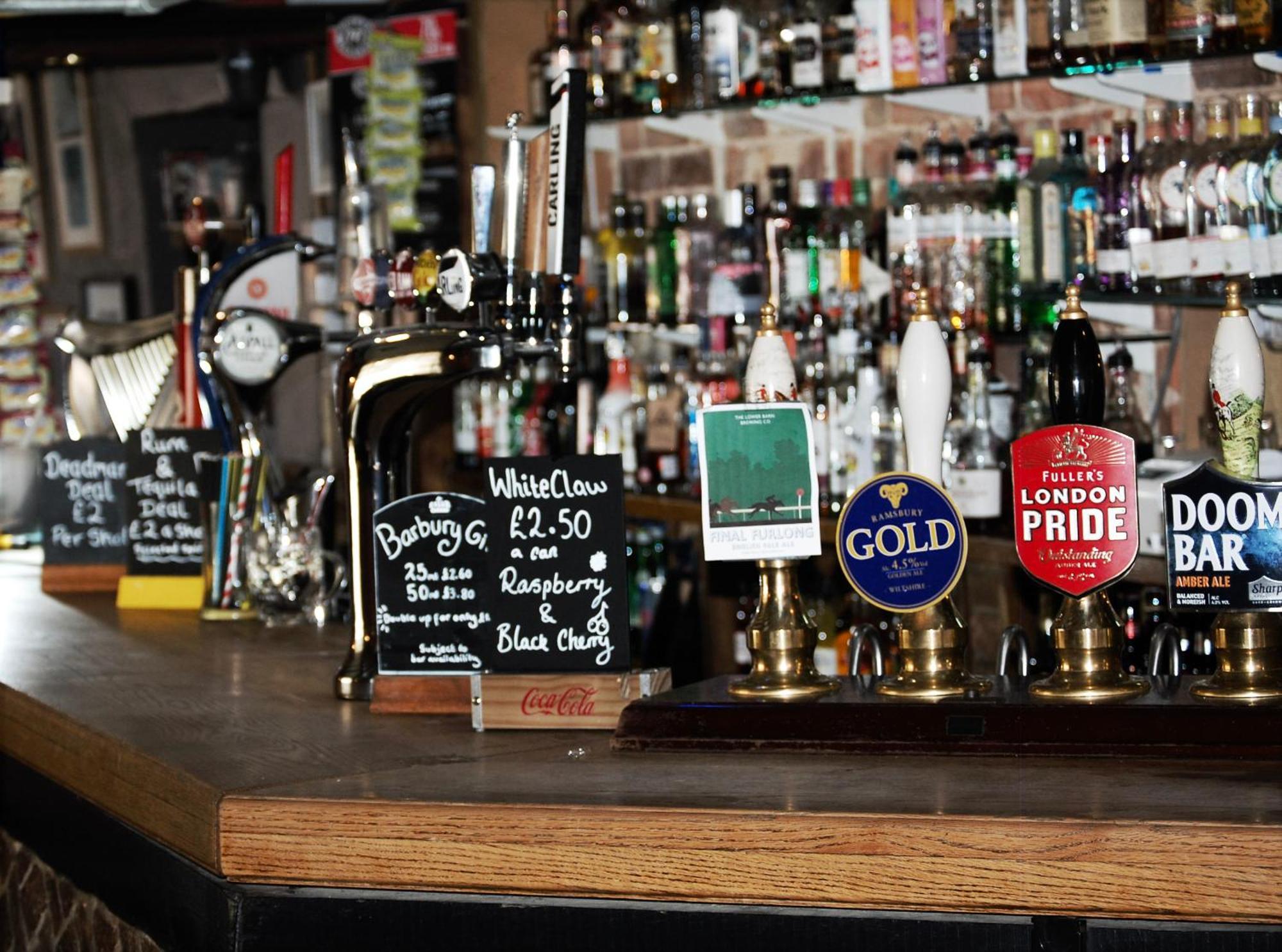 Hotel The Crown Aldbourne Extérieur photo