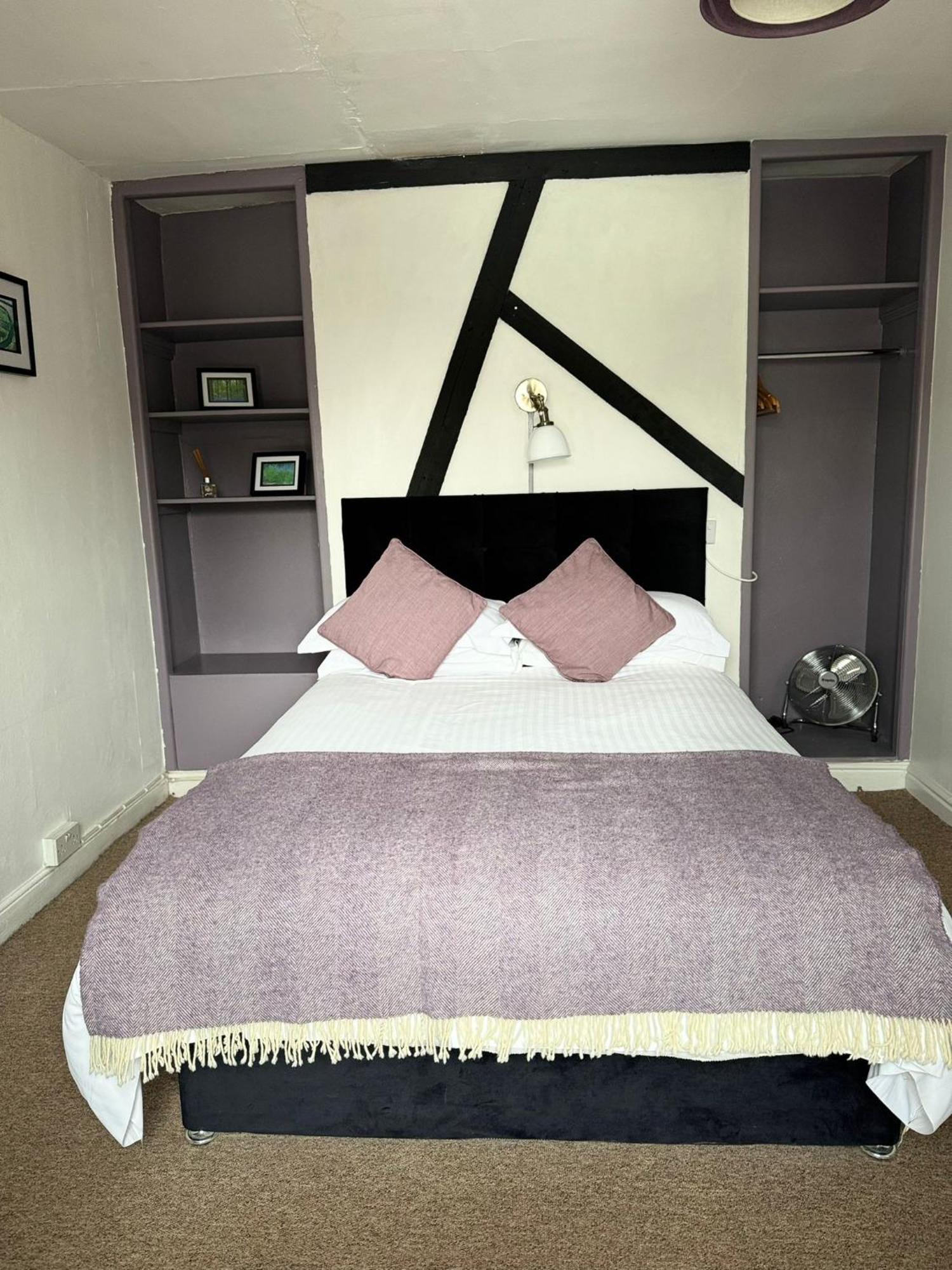 Hotel The Crown Aldbourne Extérieur photo