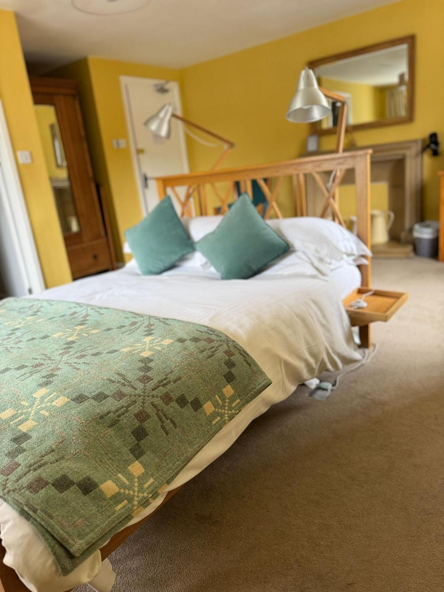 Hotel The Crown Aldbourne Extérieur photo