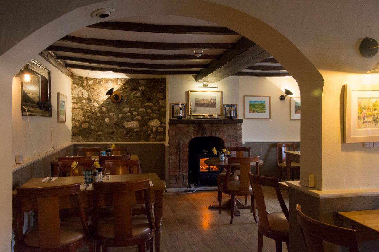 Hotel The Crown Aldbourne Extérieur photo